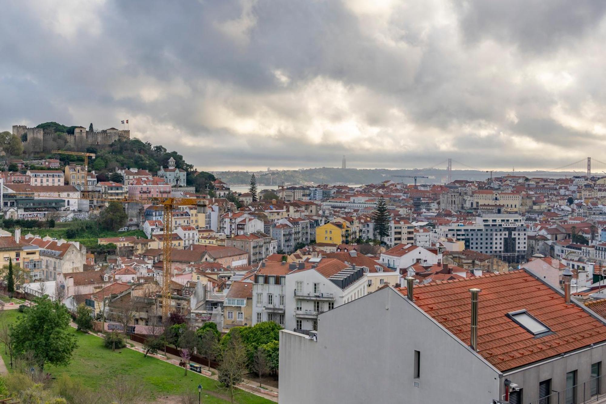 Superb Apartments Overlooking Graca In Lisboa Екстериор снимка