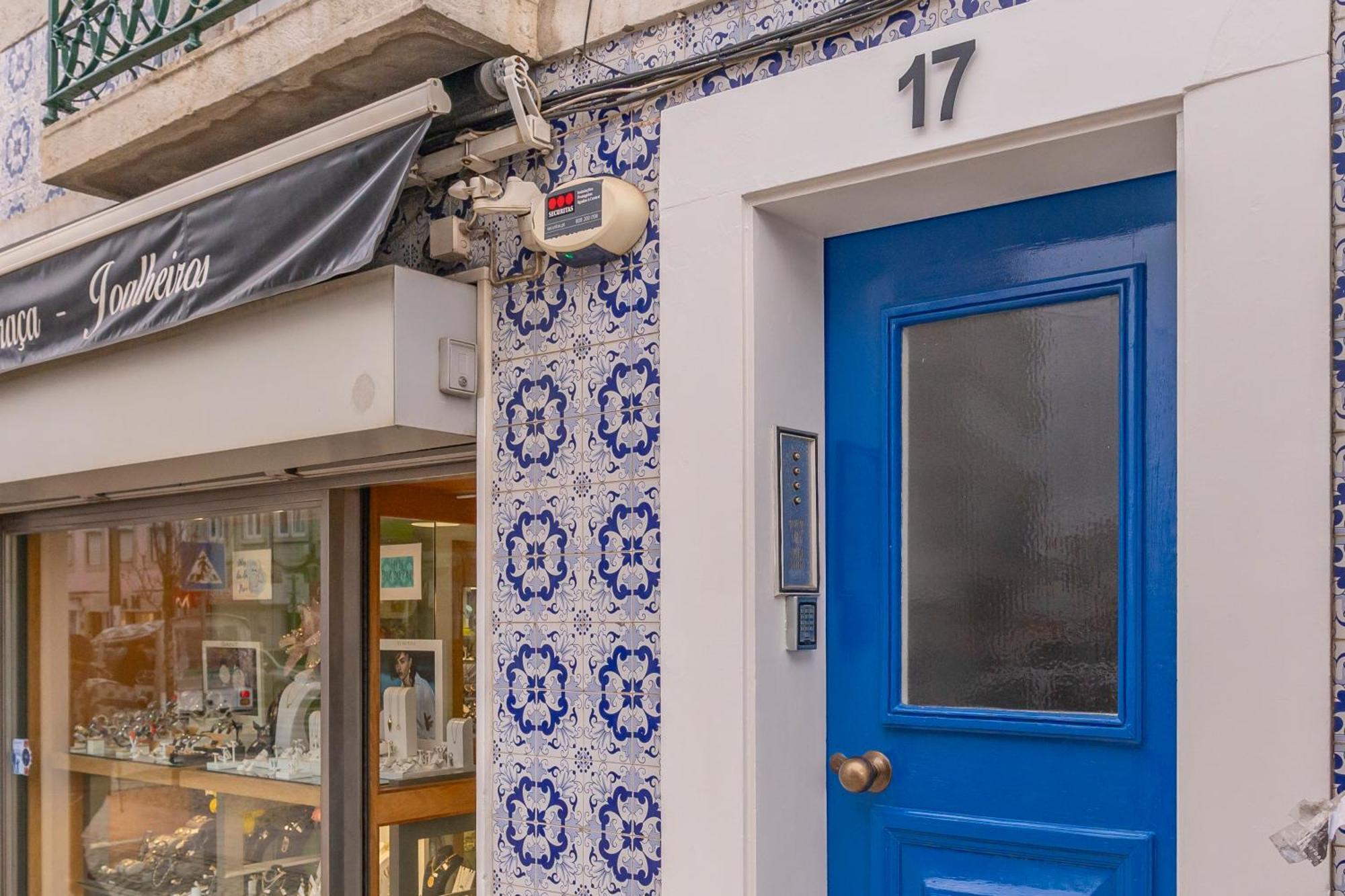 Superb Apartments Overlooking Graca In Lisboa Екстериор снимка