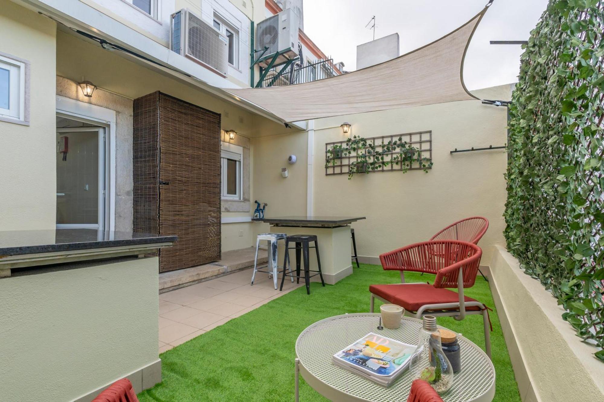 Superb Apartments Overlooking Graca In Lisboa Екстериор снимка