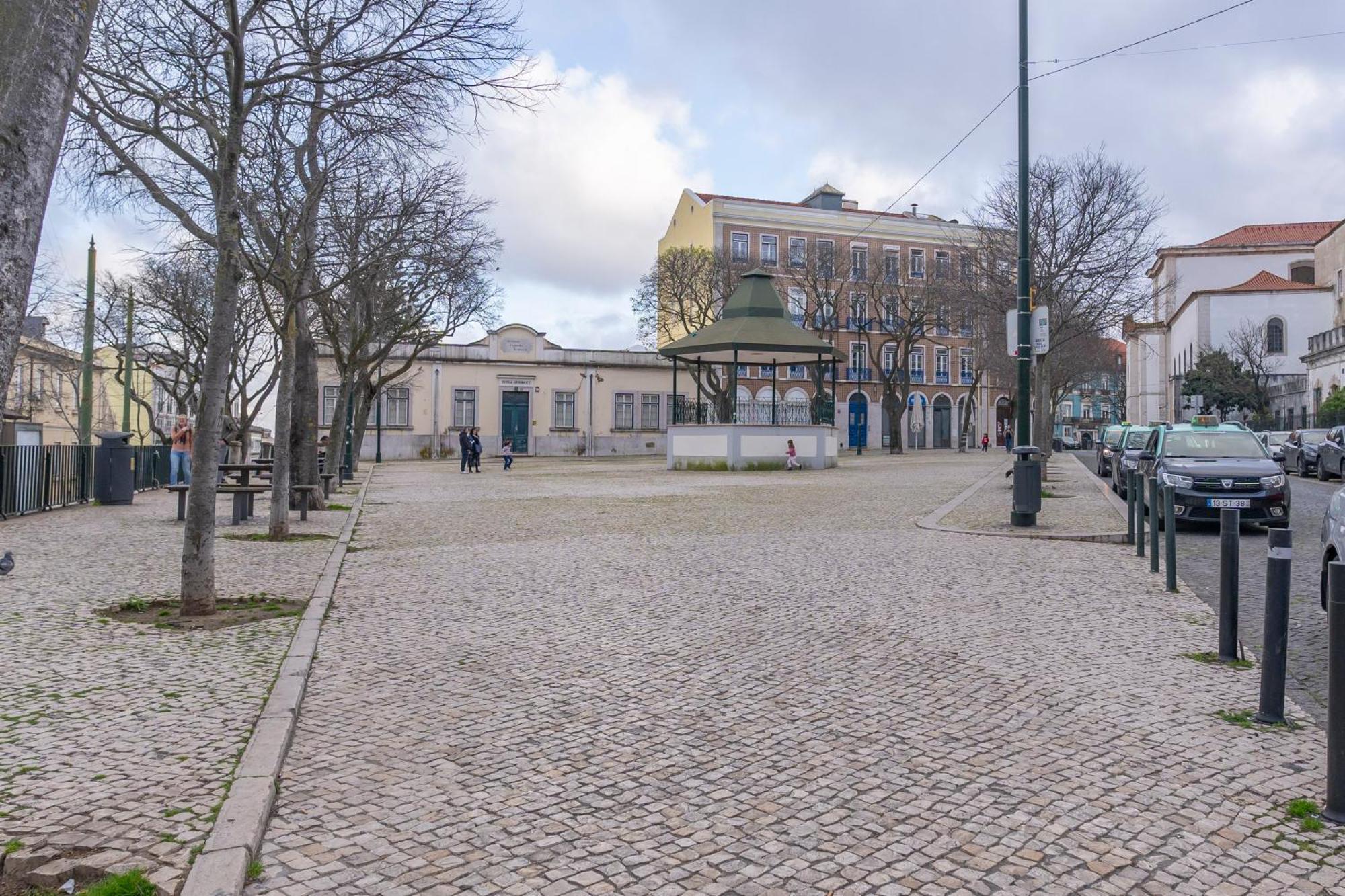 Superb Apartments Overlooking Graca In Lisboa Екстериор снимка