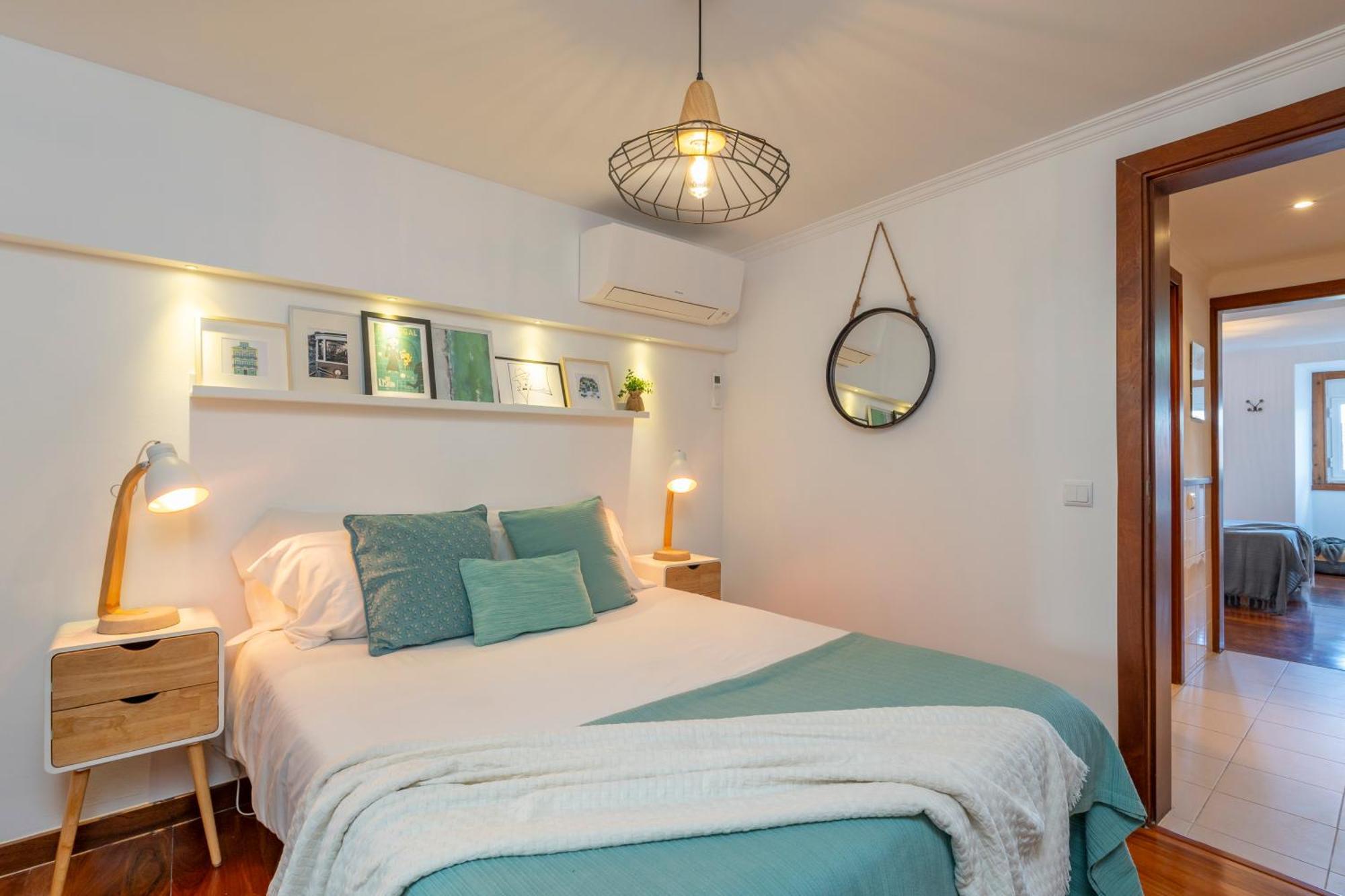 Superb Apartments Overlooking Graca In Lisboa Стая снимка