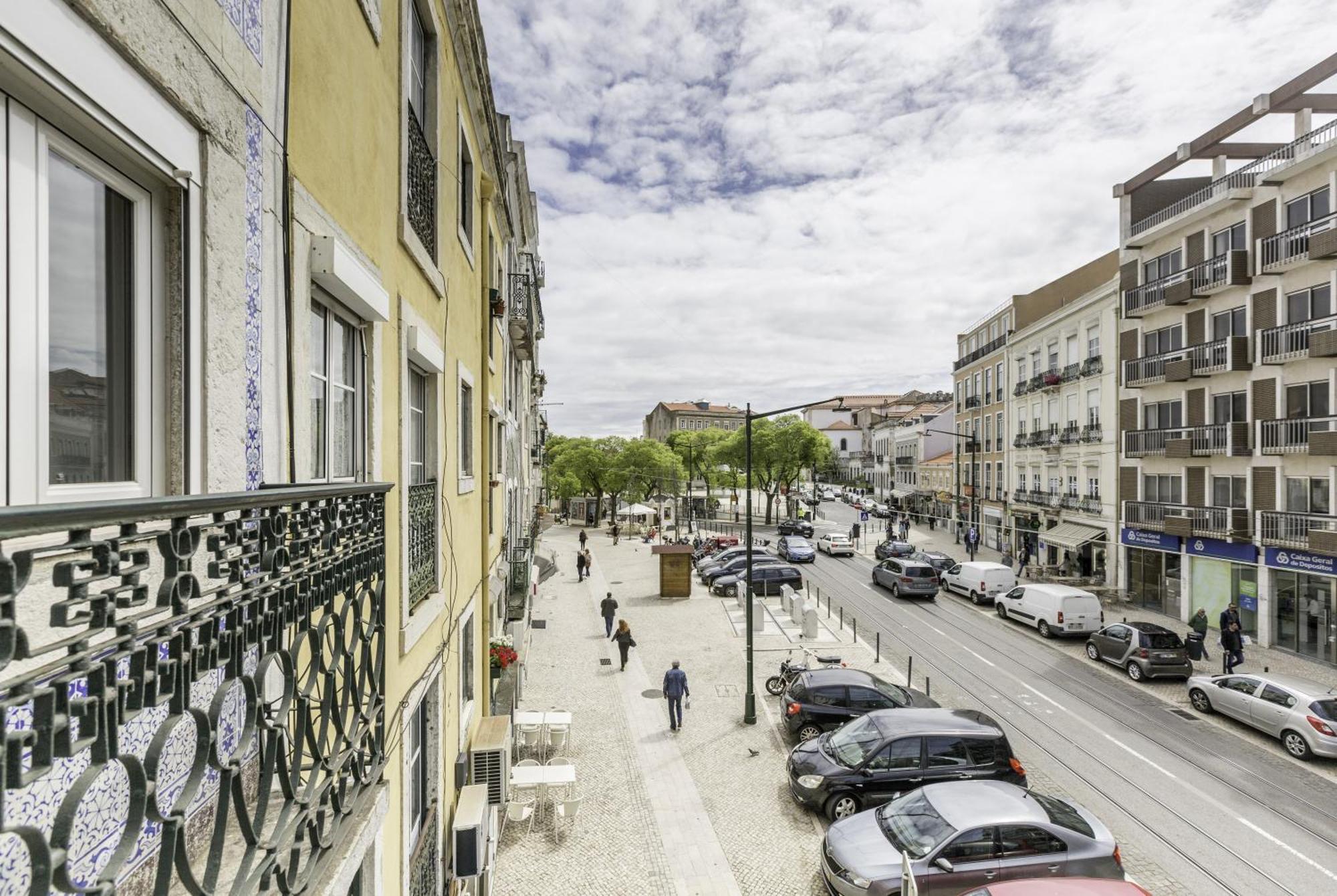 Superb Apartments Overlooking Graca In Lisboa Стая снимка