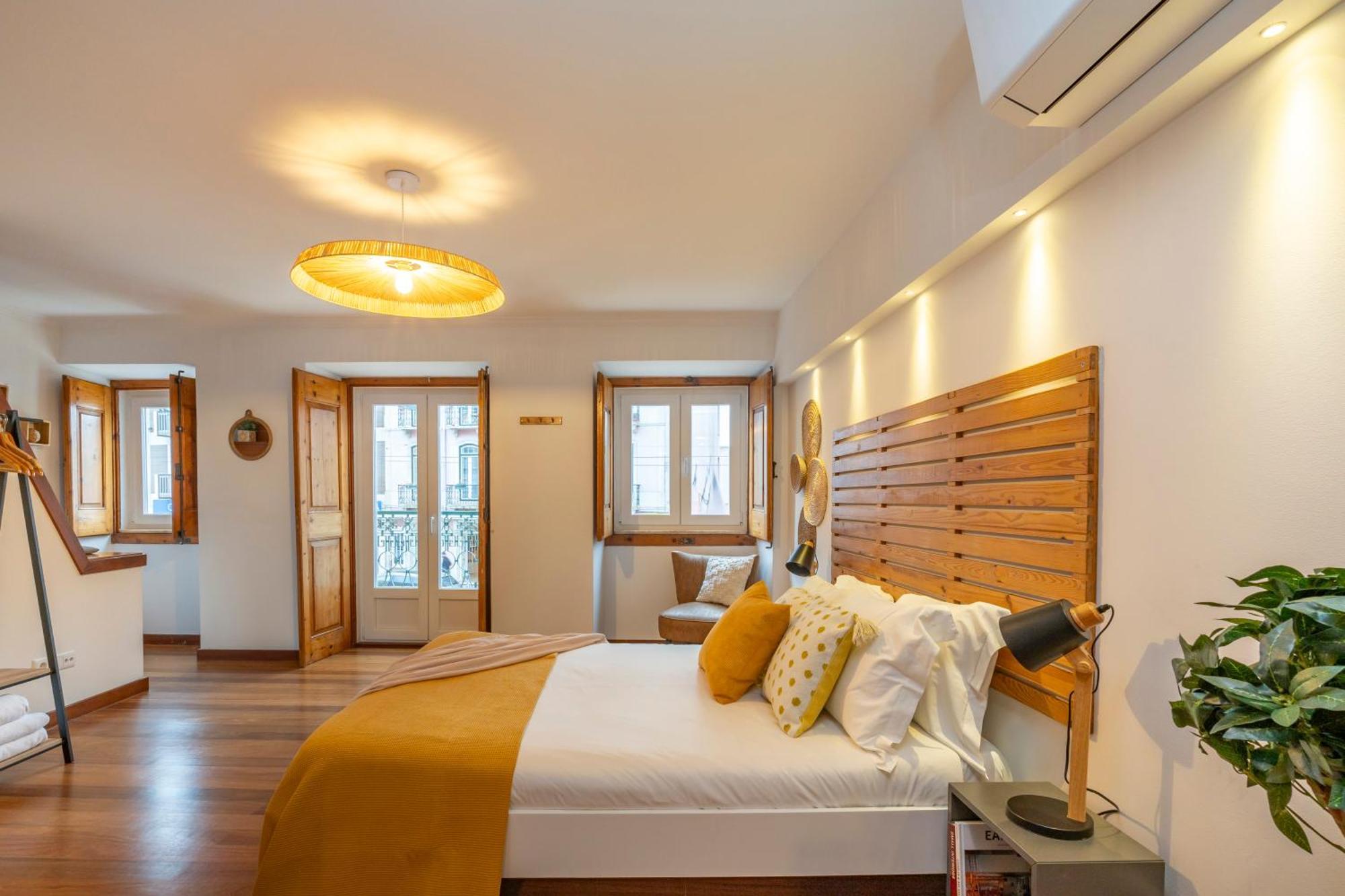 Superb Apartments Overlooking Graca In Lisboa Стая снимка