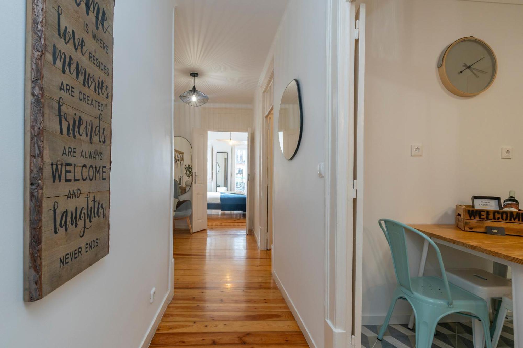 Superb Apartments Overlooking Graca In Lisboa Стая снимка