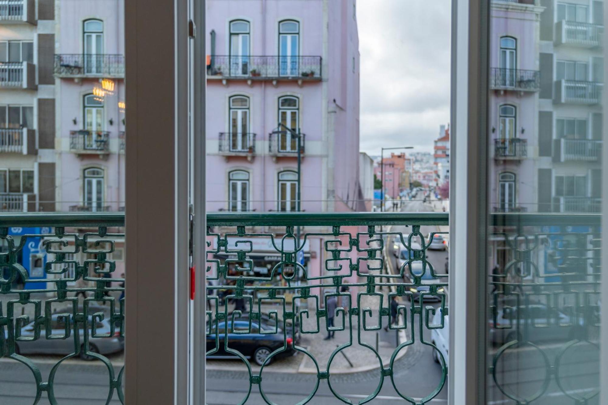 Superb Apartments Overlooking Graca In Lisboa Екстериор снимка
