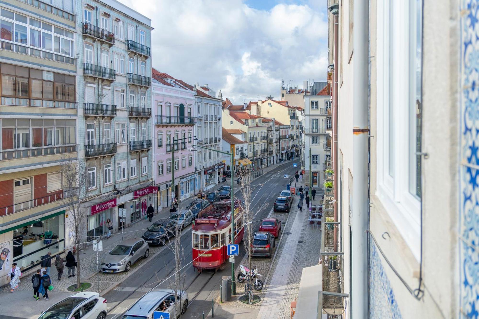 Superb Apartments Overlooking Graca In Lisboa Екстериор снимка